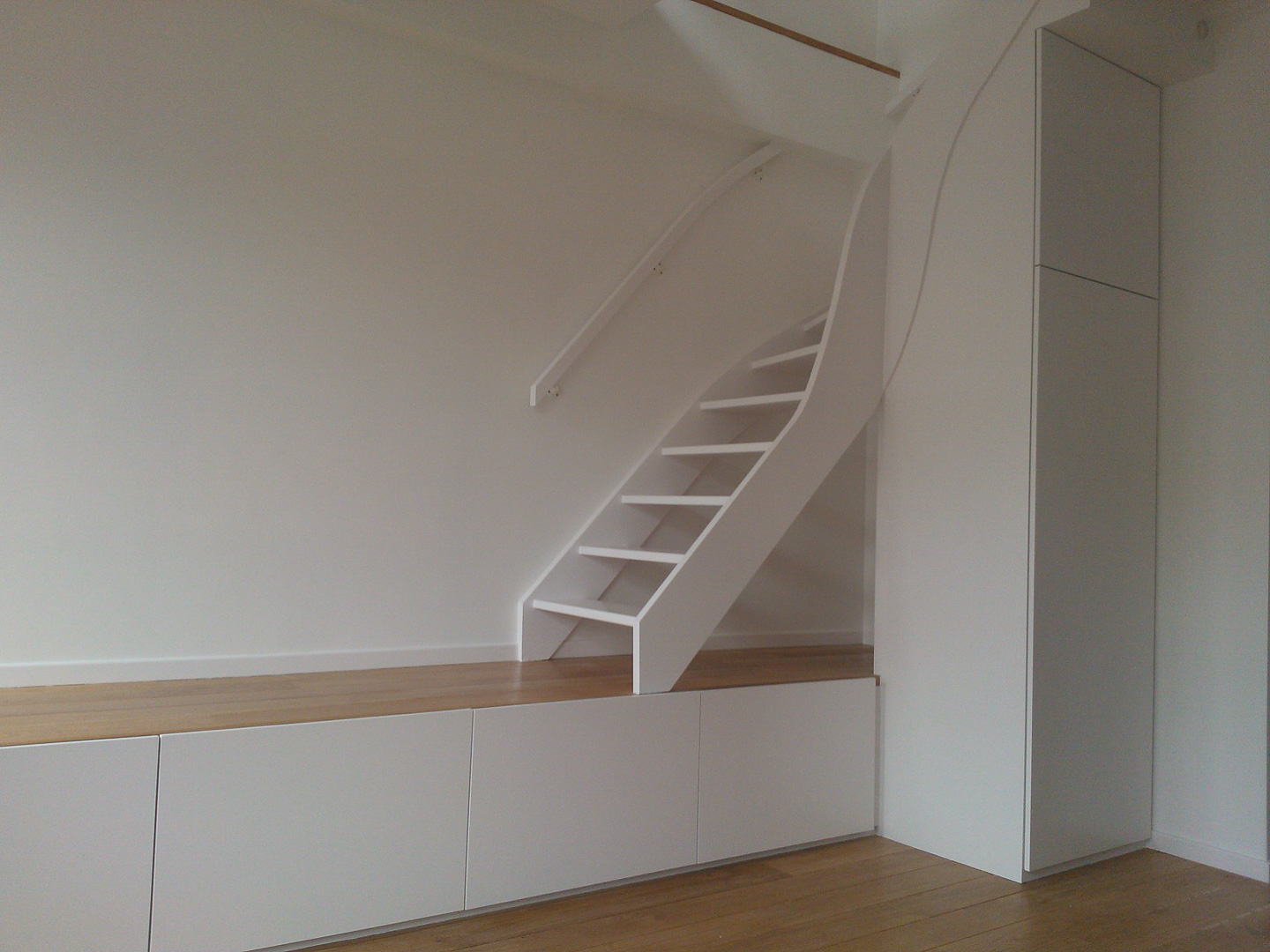 WoodCreation Meuble sur mesure Porte et escalier Hall d'entrée